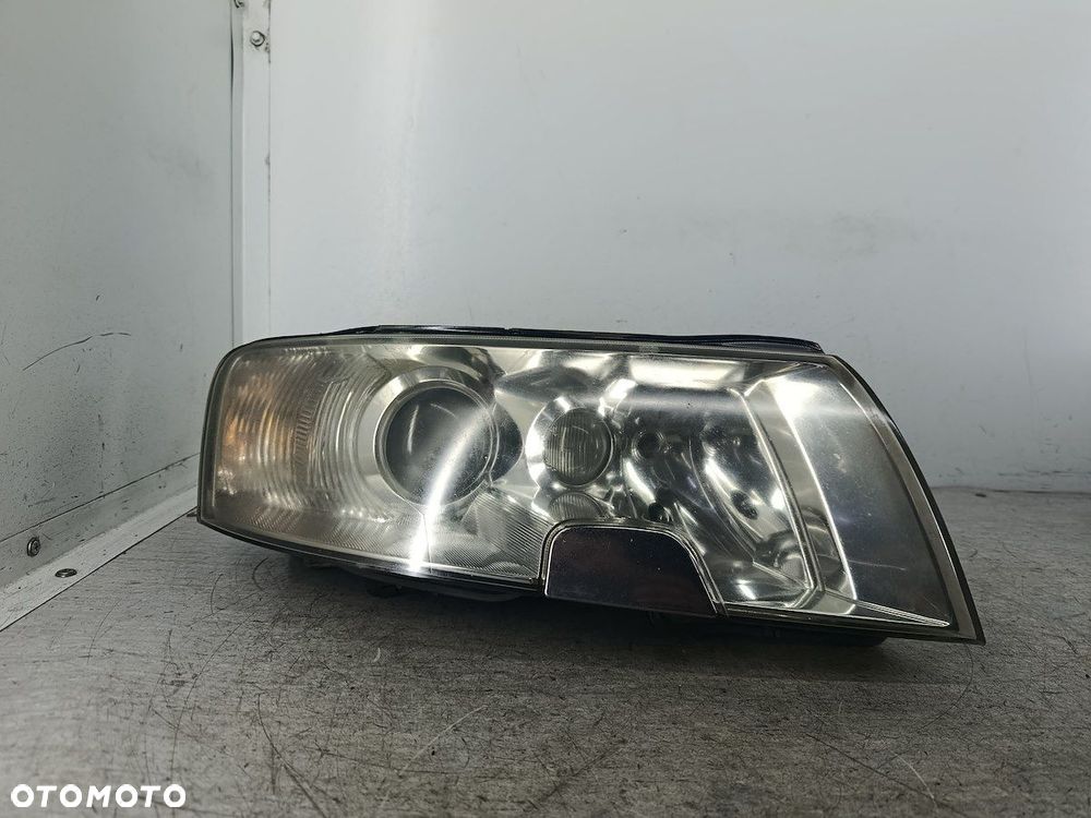 LAMPA PRZÓD PRAWA XENON SKODA SUPERB I - 1