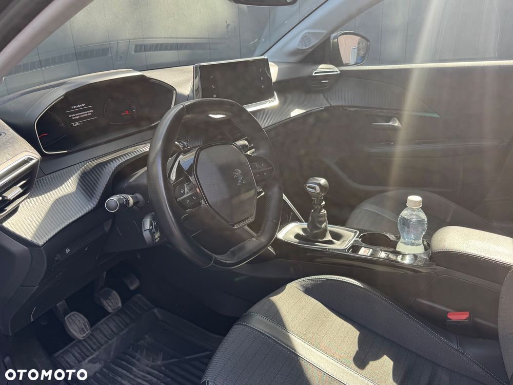 Peugeot 208 - 9