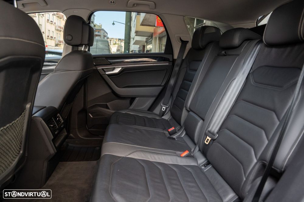 VW Touareg 3.0 TDI V6 Elegance Plus - 23