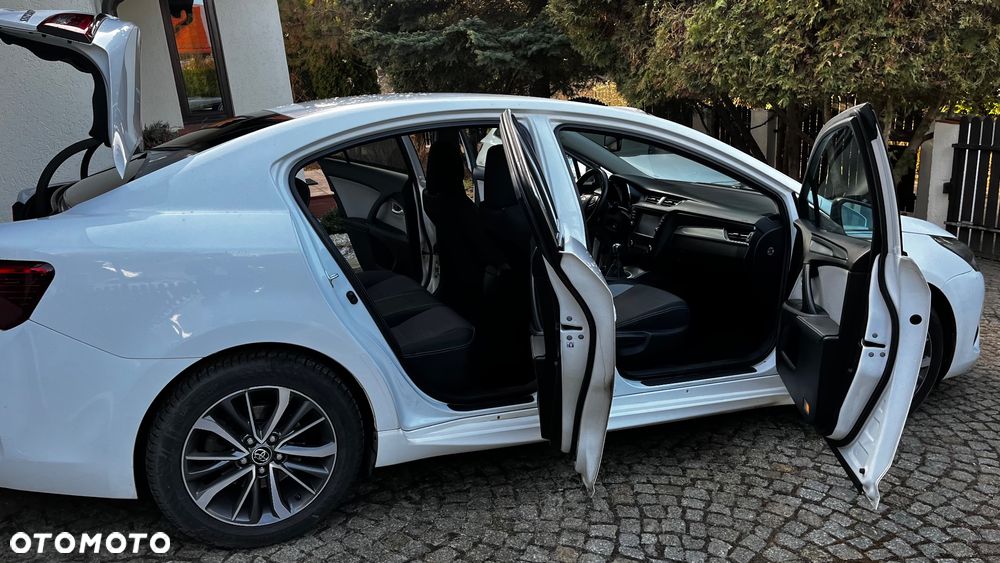 Toyota Avensis 2.0 D-4D Premium - 11