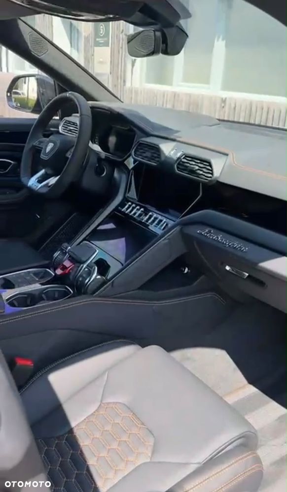 Lamborghini Urus - 12