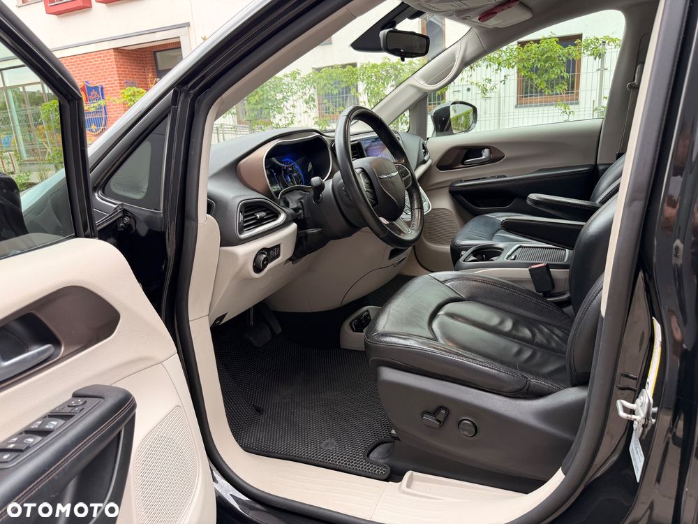 Chrysler Pacifica - 13
