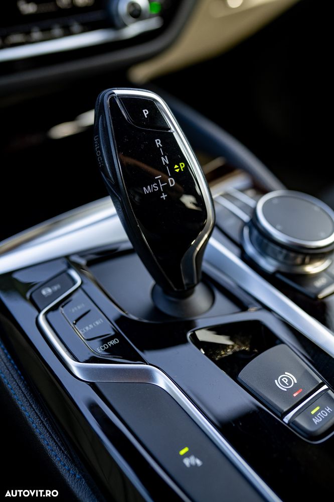 BMW Seria 5 520d xDrive AT - 12