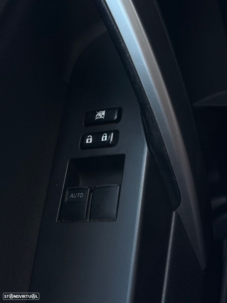 Toyota Auris Touring Sports 1.8 HSD Comfort - 21