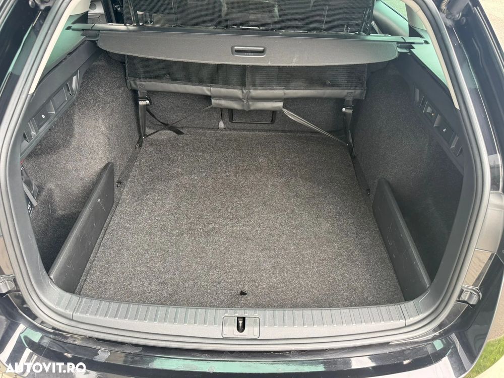 Skoda Octavia Combi 2.0 TDI DSG Style - 33