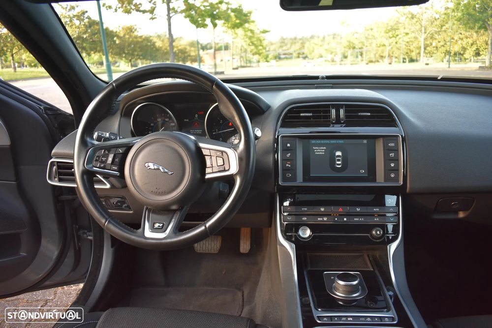 Jaguar XE 2.0 D R-Sport AWD Aut. - 7