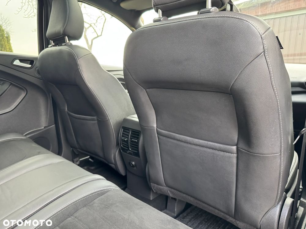 Ford Kuga 2.0 TDCi 4x4 ST-Line - 36