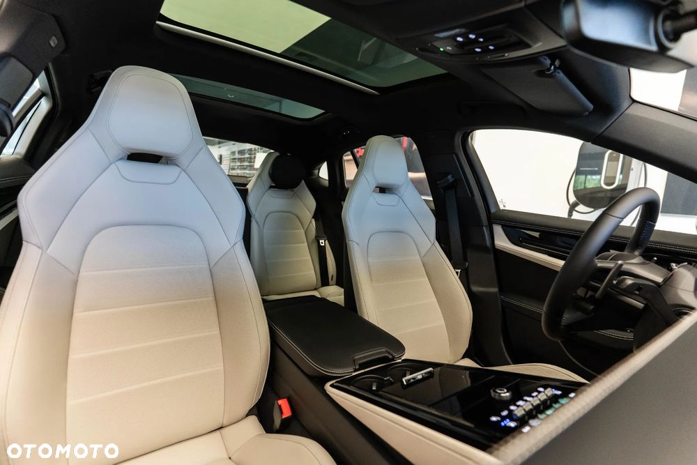 Porsche Panamera 4 E-Hybrid - 17