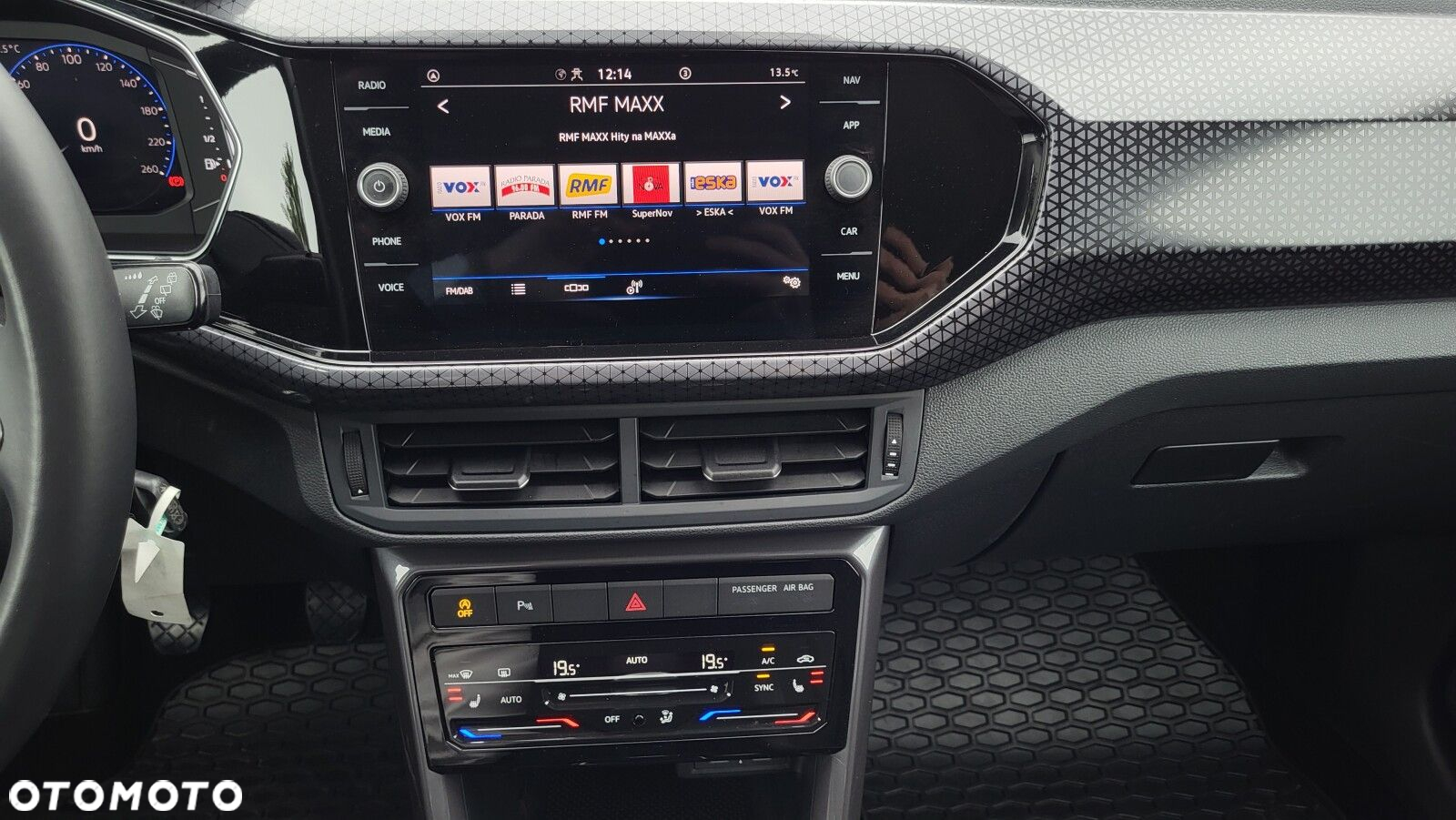 Volkswagen T-Cross - 24