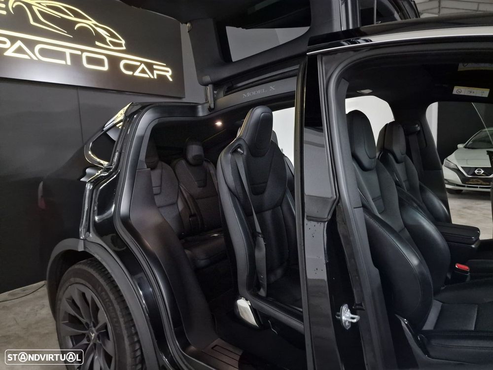 Tesla Model X 90D - 41