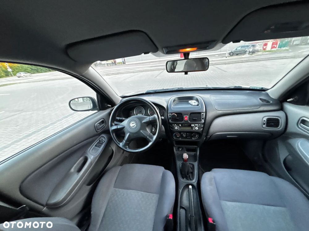 Nissan Almera 1.5 Base - 9