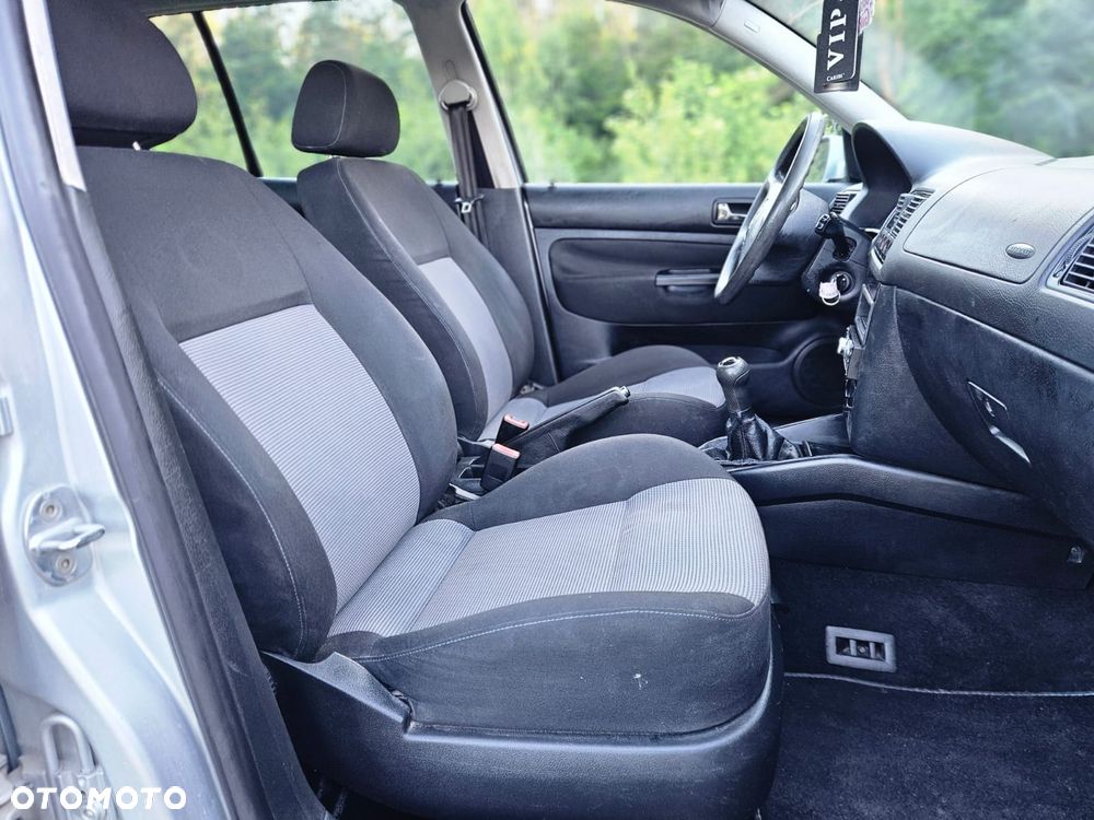 Volkswagen Golf - 10