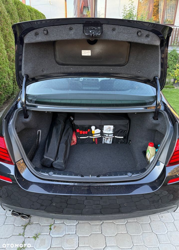 BMW Seria 5 525d xDrive - 34