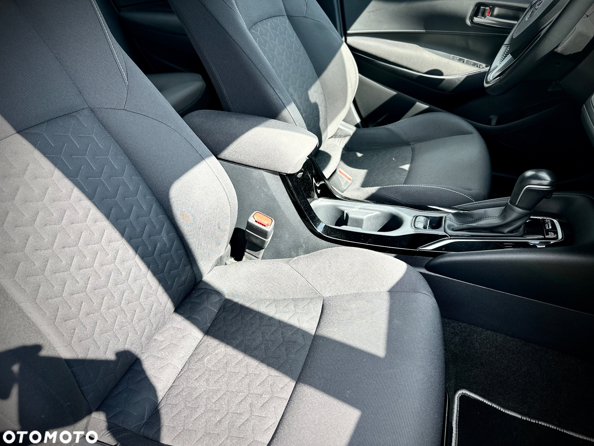 Toyota Corolla 1.8 Hybrid Comfort - 35