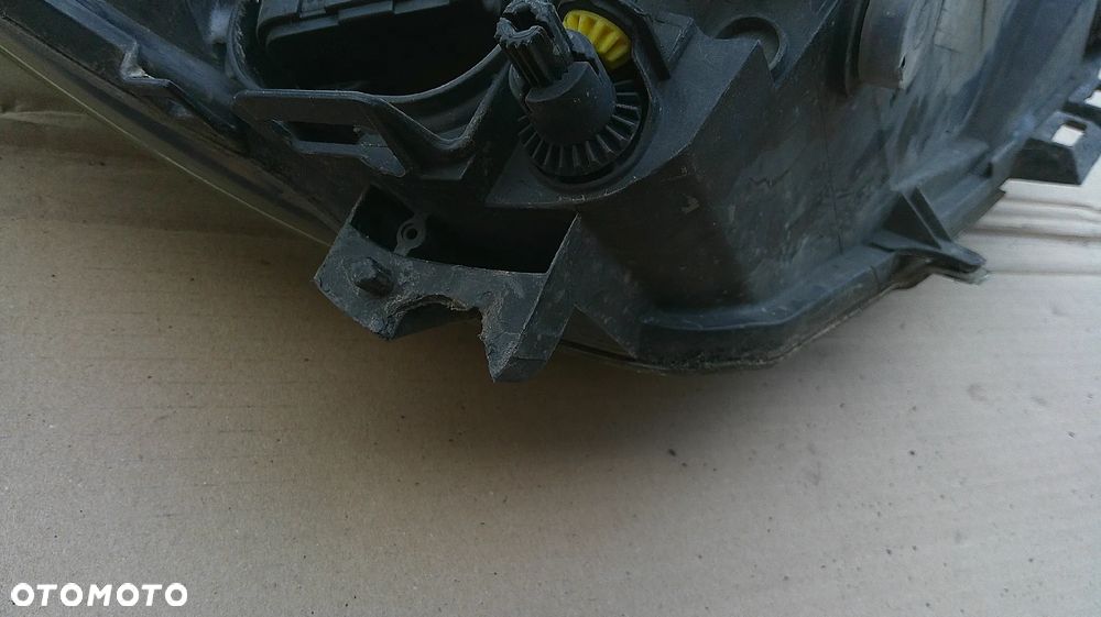 OPEL CORSA D LAMPA PRZEDNIA LEWA - 8