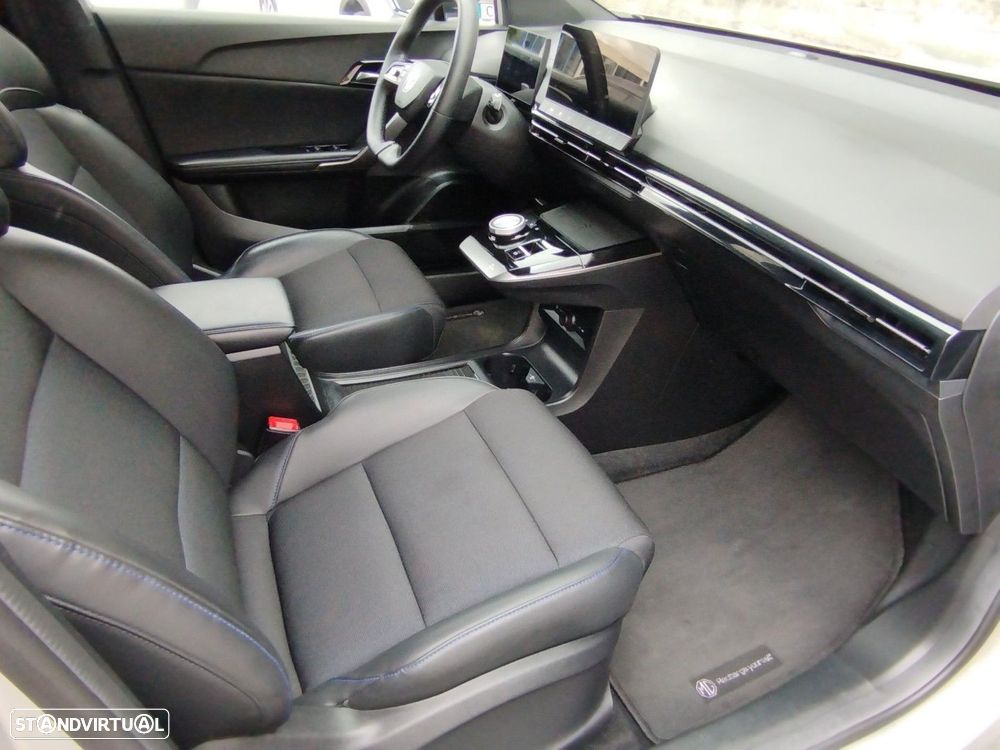 MG MG4 64 kWh Luxury - 31