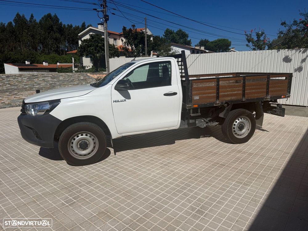 Toyota Hilux 2.4 D-4D 2WD CE CM - 6