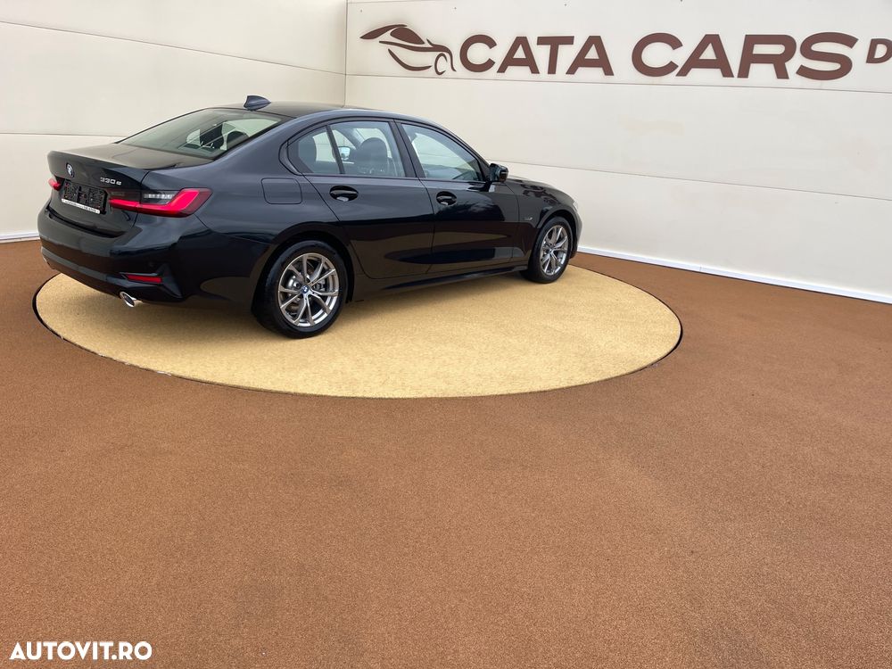 BMW Seria 3 330e Aut. Sport Line - 14