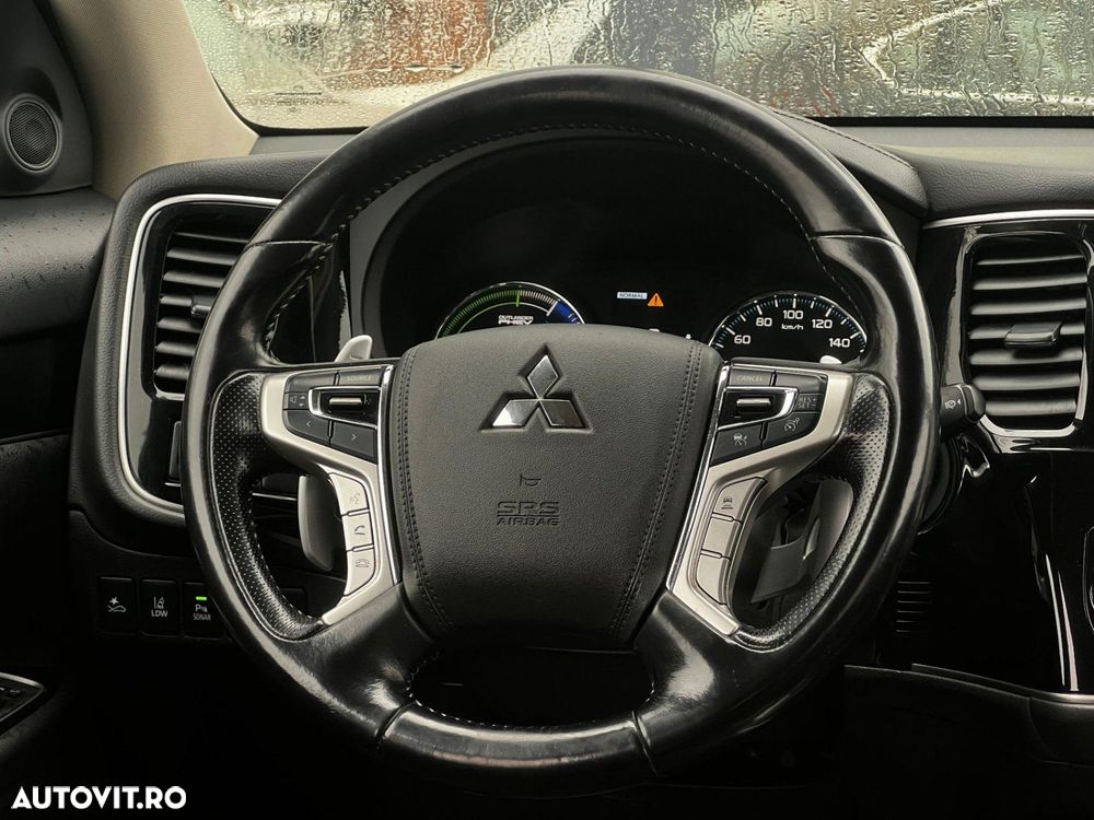 Mitsubishi Outlander - 9