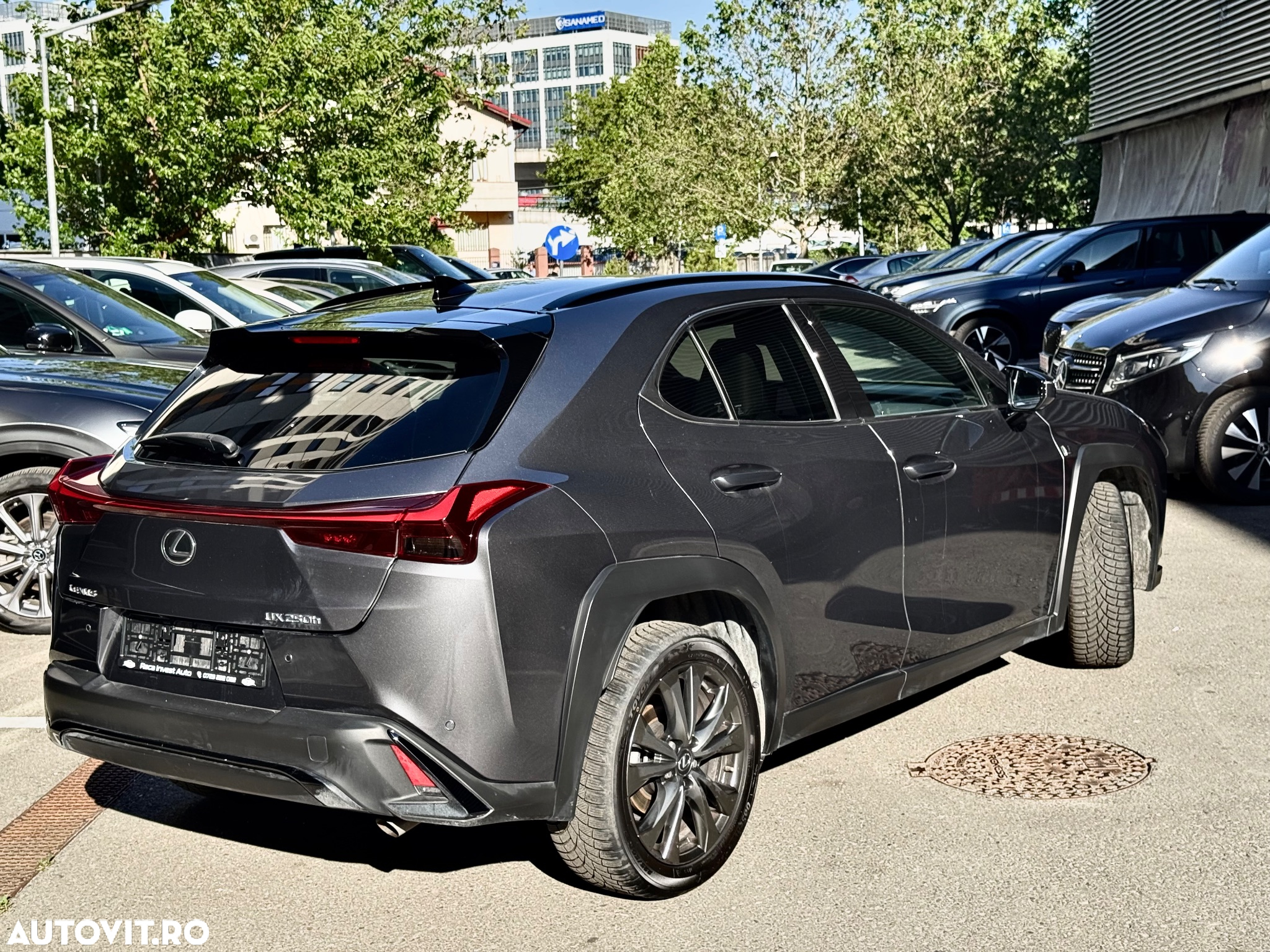 Lexus UX 250h 2.0L HEV 20H- (178 HP) 4X4 CVT F Sport - 6