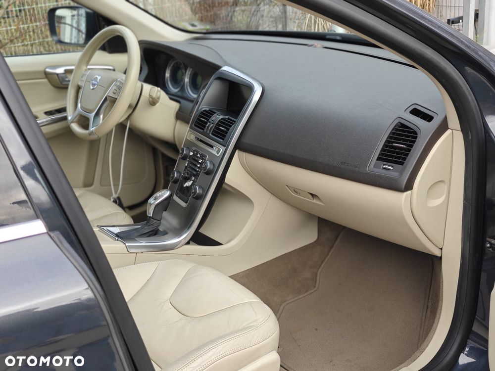 Volvo XC 60 T6 AWD Momentum - 12