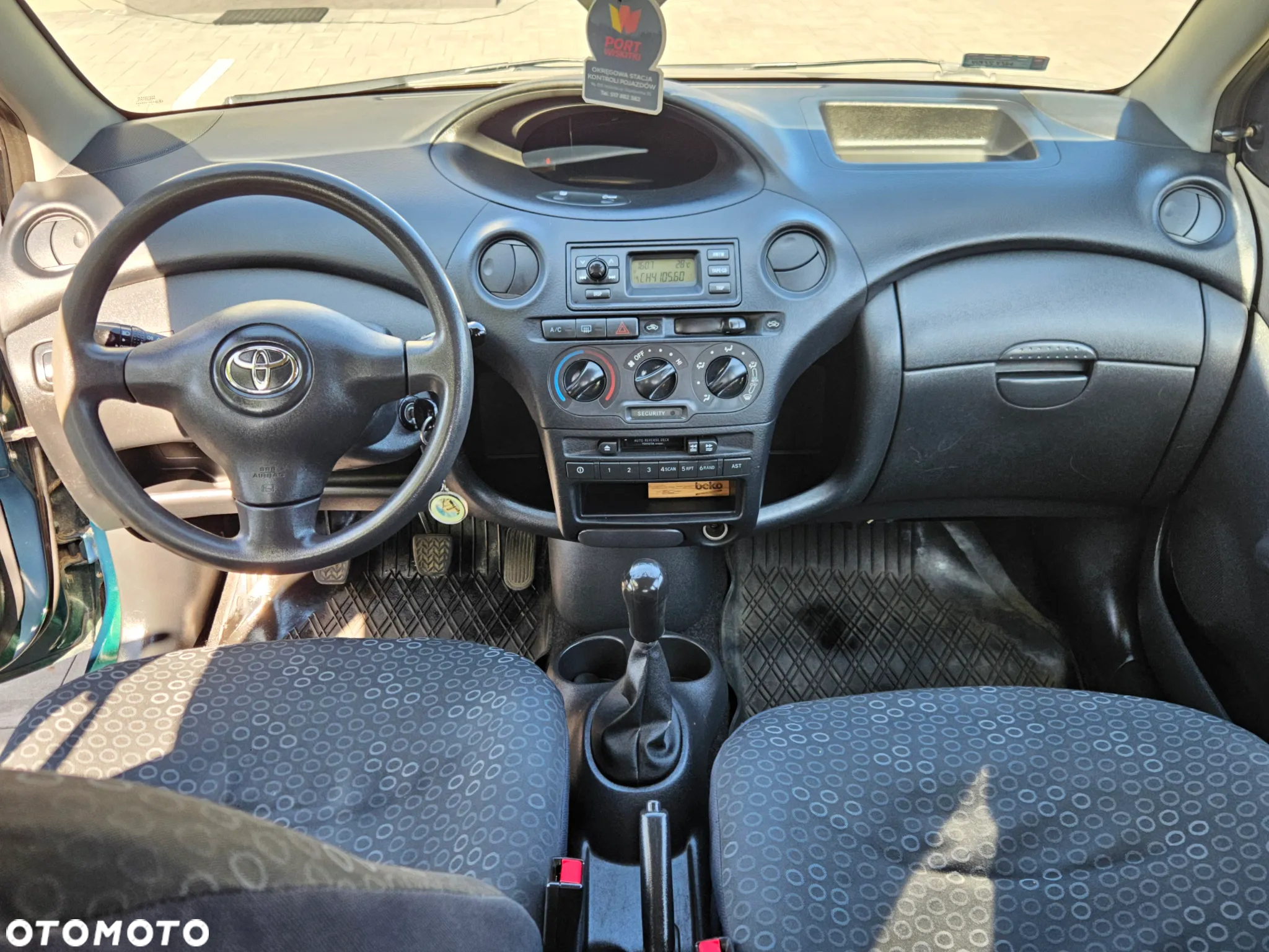 Toyota Yaris 1.0 Terra - 9