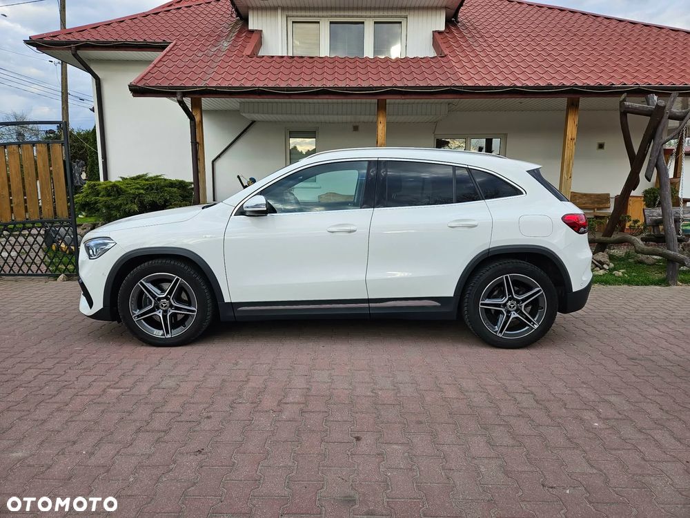Mercedes-Benz GLA 180 AMG Line - 3