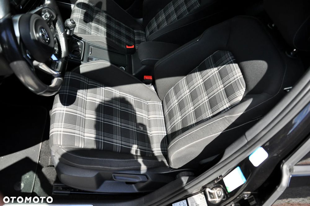 Volkswagen Golf 2.0 TDI BMT GTD - 10