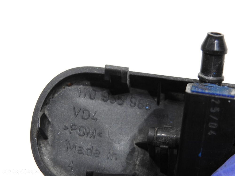 DYSZA SPRYSKIWACZA MASKI LEWA VW GOLF V - 8