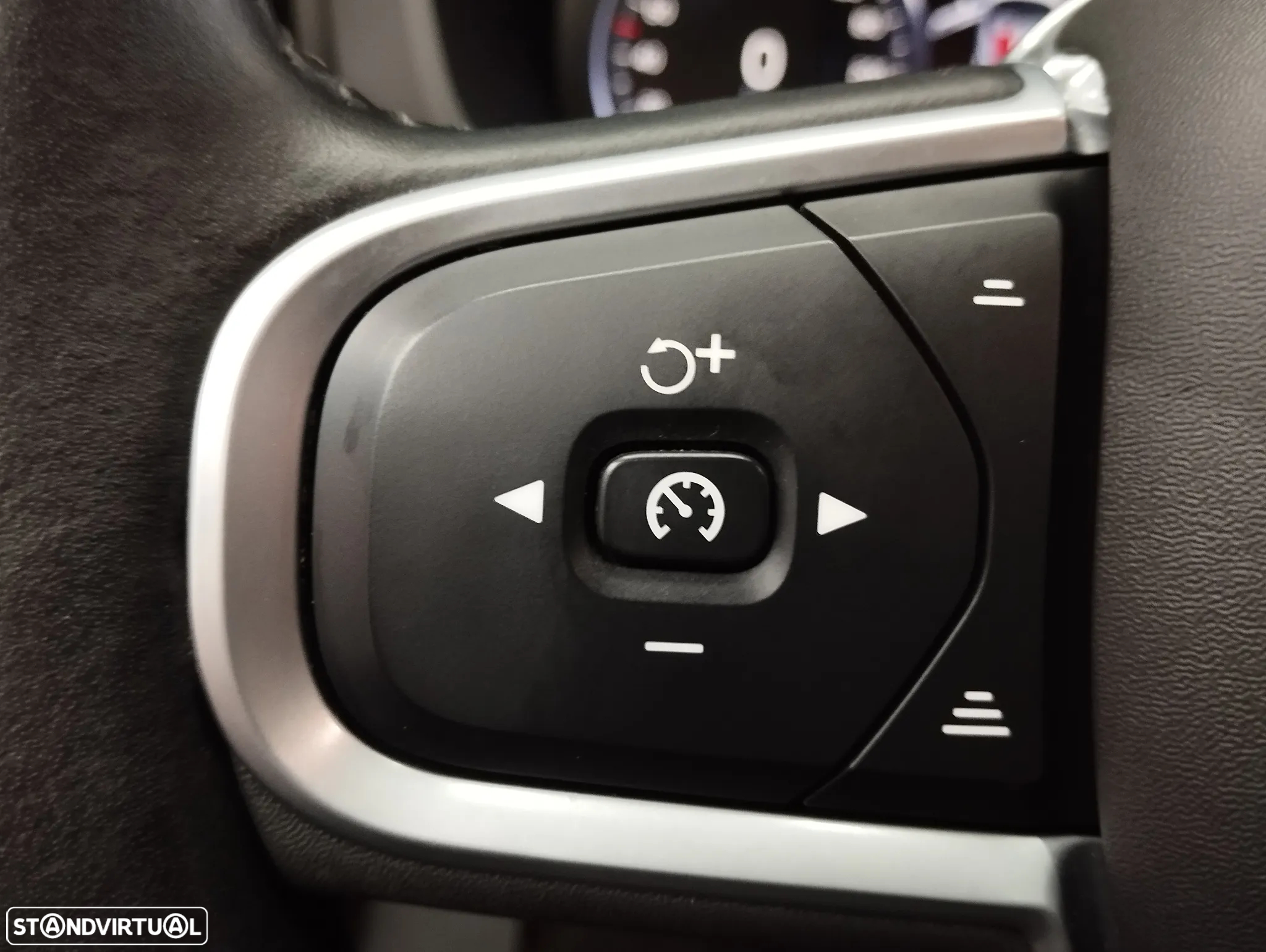Volvo XC 60 2.0 D3 Momentum - 24