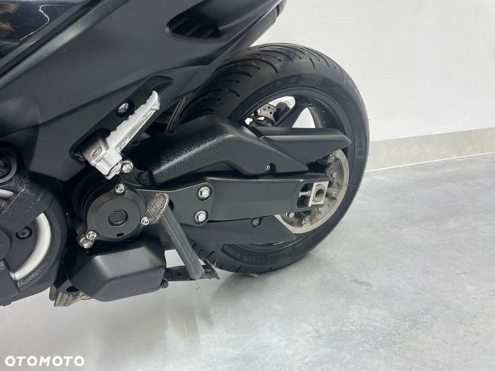 Yamaha Tmax - 10
