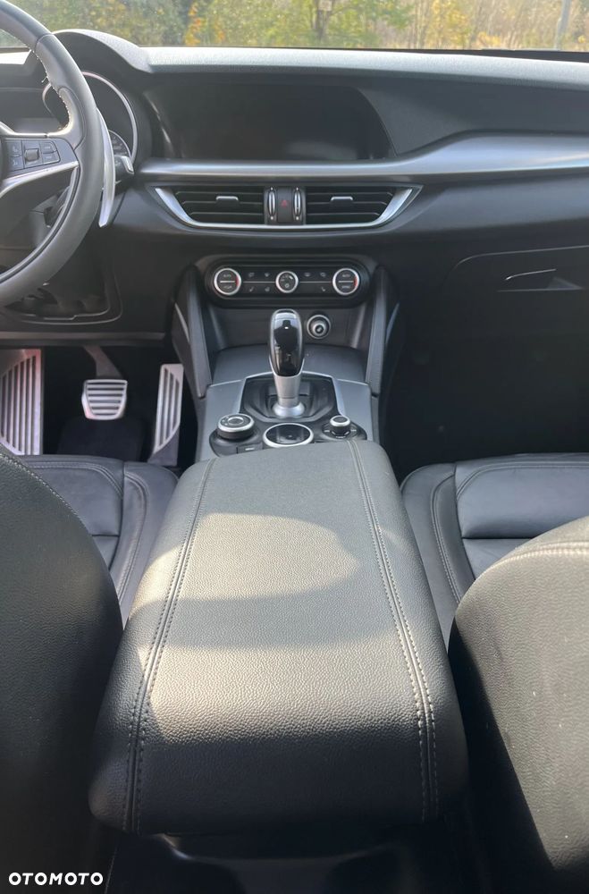 Alfa Romeo Stelvio 2.0 Turbo 16V AT8-Q4 Sprint - 18