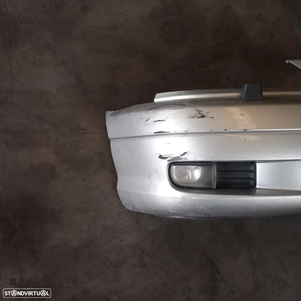 Para-choques frente Toyota Avensis t22