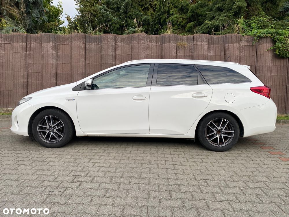 Toyota Auris 1.8 HSD Luna - 2