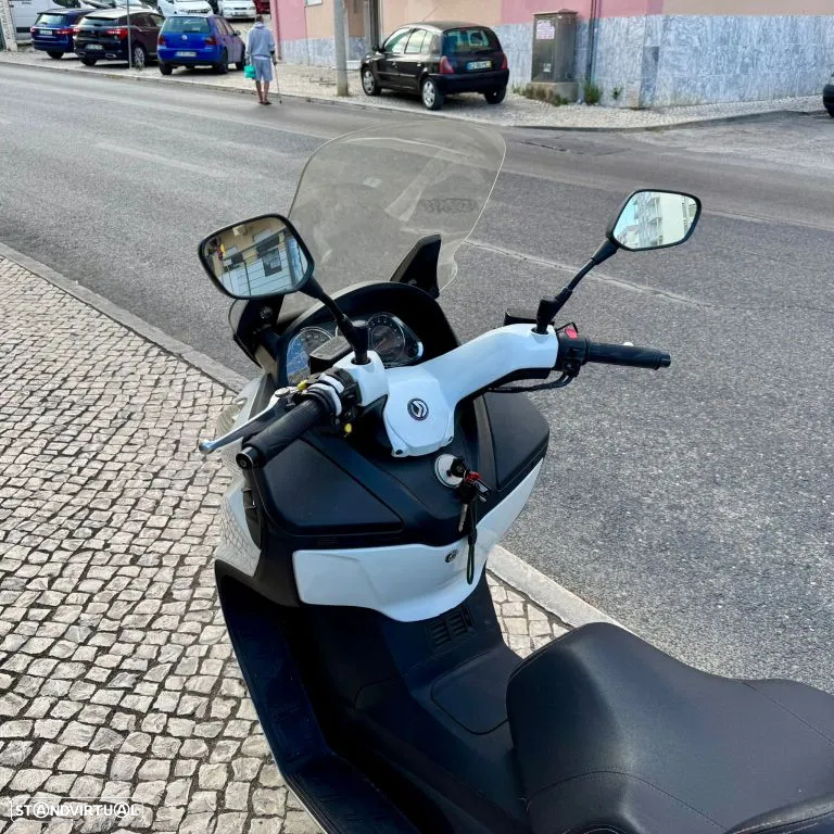 Sym MAXSYM 600 - 12