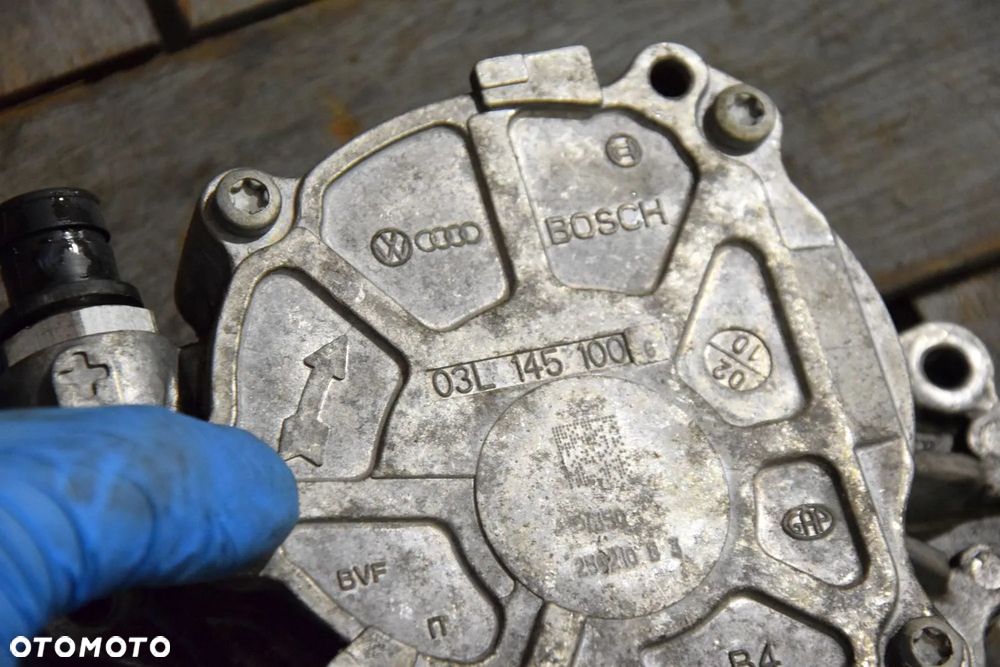 AUDI A3 8P LIFT 1.6 TDI Vacum pompa podciśnienia 03L145100 - 2