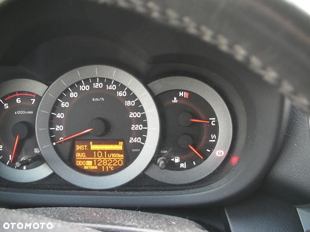 Toyota RAV4 2.2 D-4D 4x4 - 13