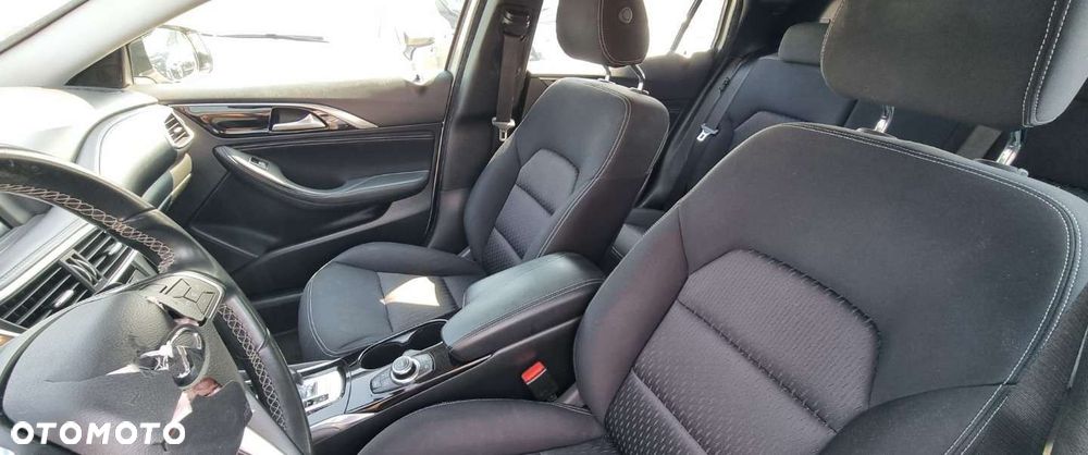 Infiniti Q30 - 8