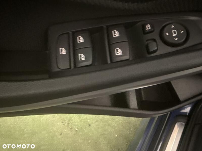 BMW Seria 3 320i sport - 12