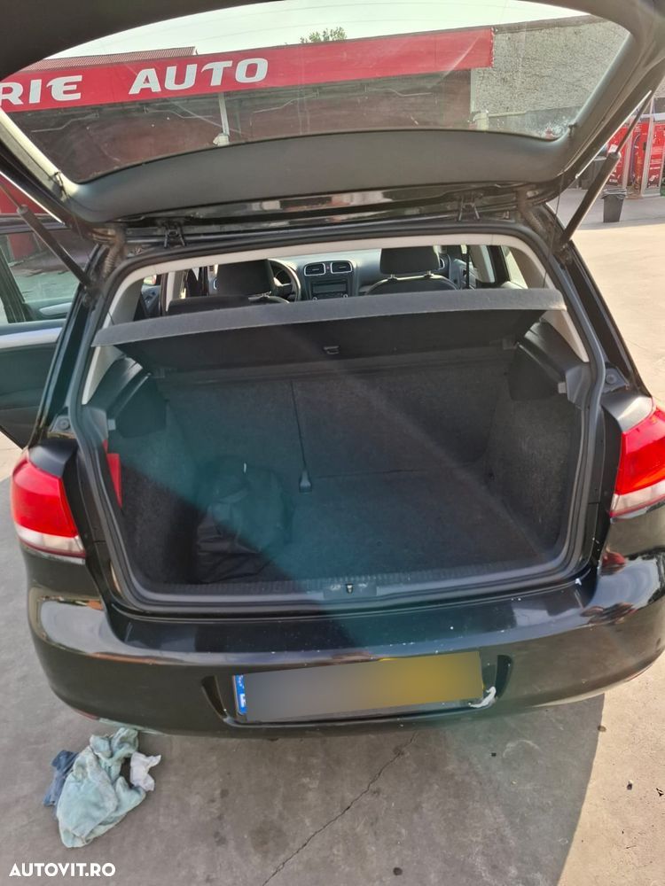 Volkswagen Golf - 6