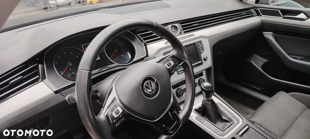 Volkswagen Passat 1.8 TSI BMT Comfortline - 15