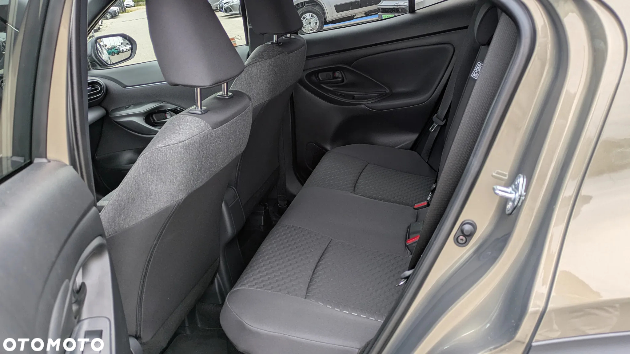 Toyota Yaris Hybrid 1.5 Style - 8