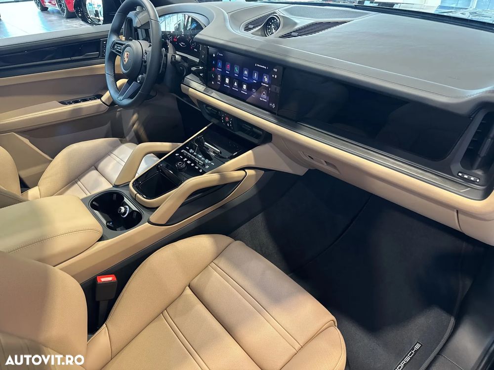 PORSCHE Cayenne Coupe 2026 — imagine 22