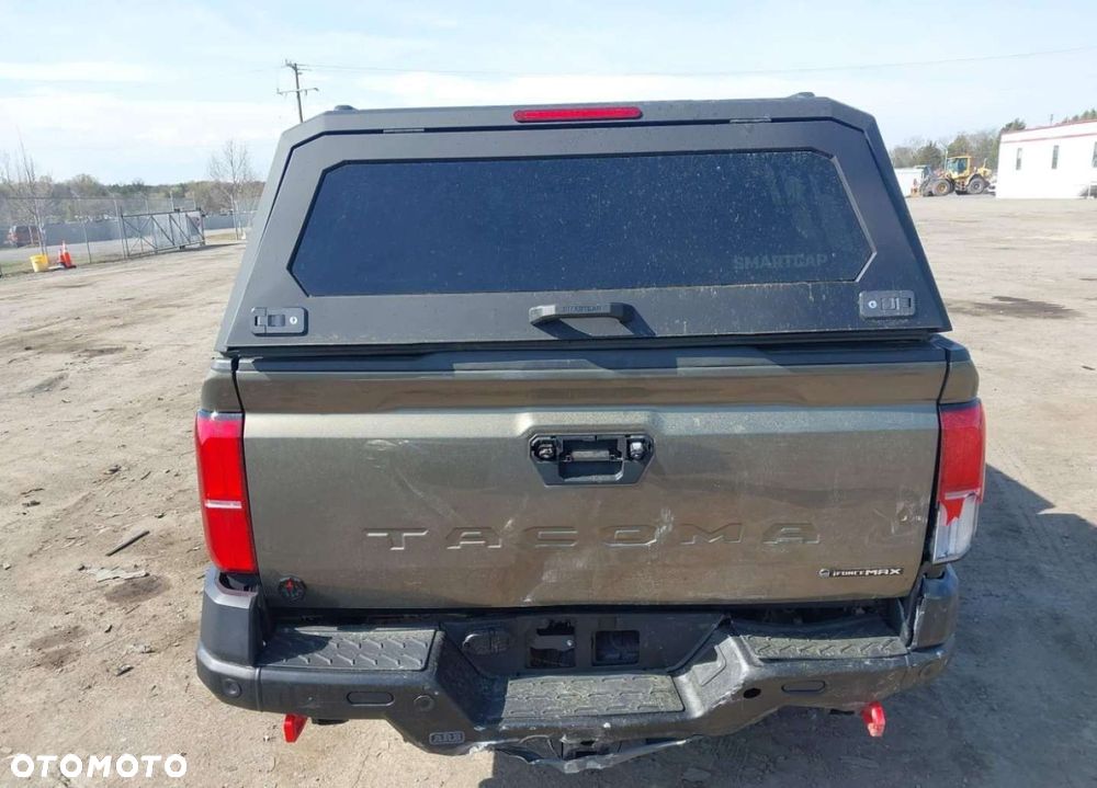 Toyota Tacoma - 9