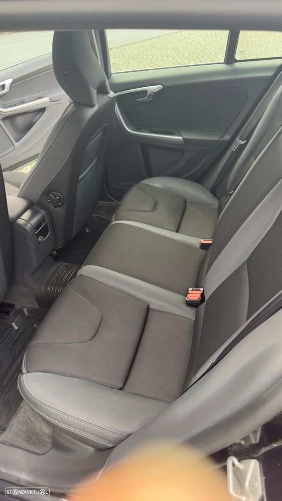 Volvo V60 1.6 D2 Drive Momentum Start/Stop - 9