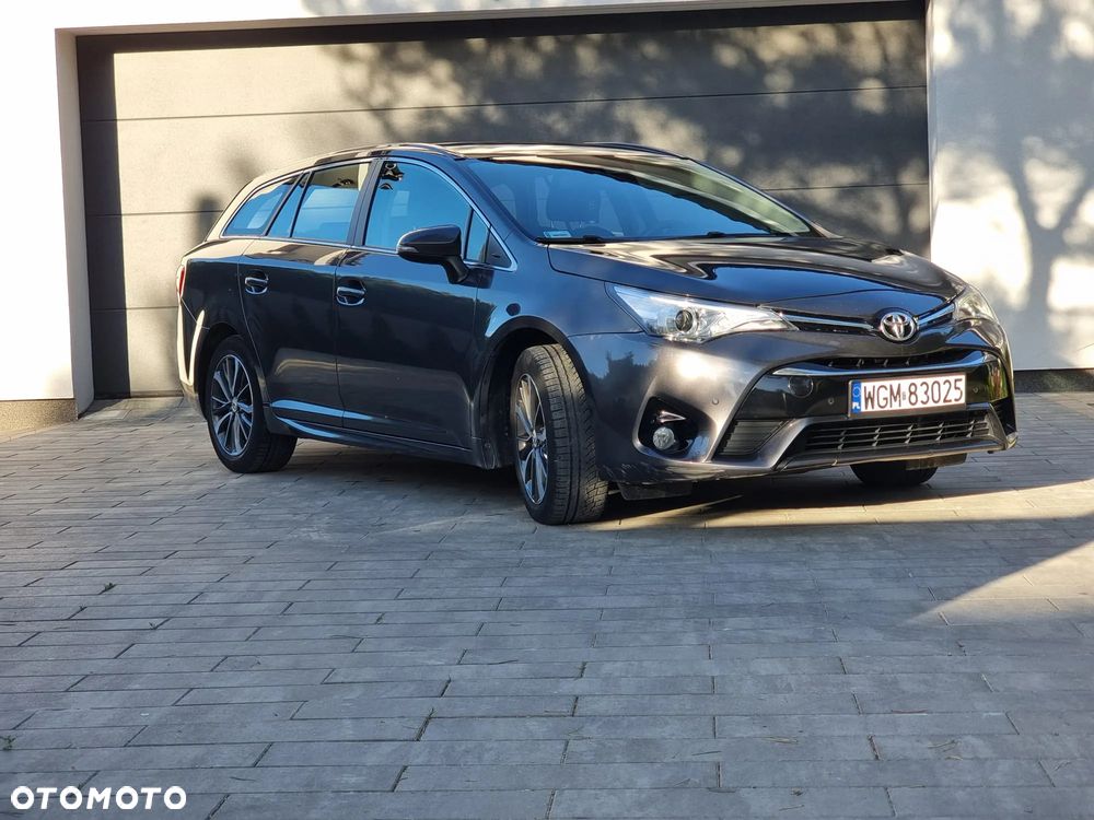 Toyota Avensis 2.0 D-4D Premium - 4