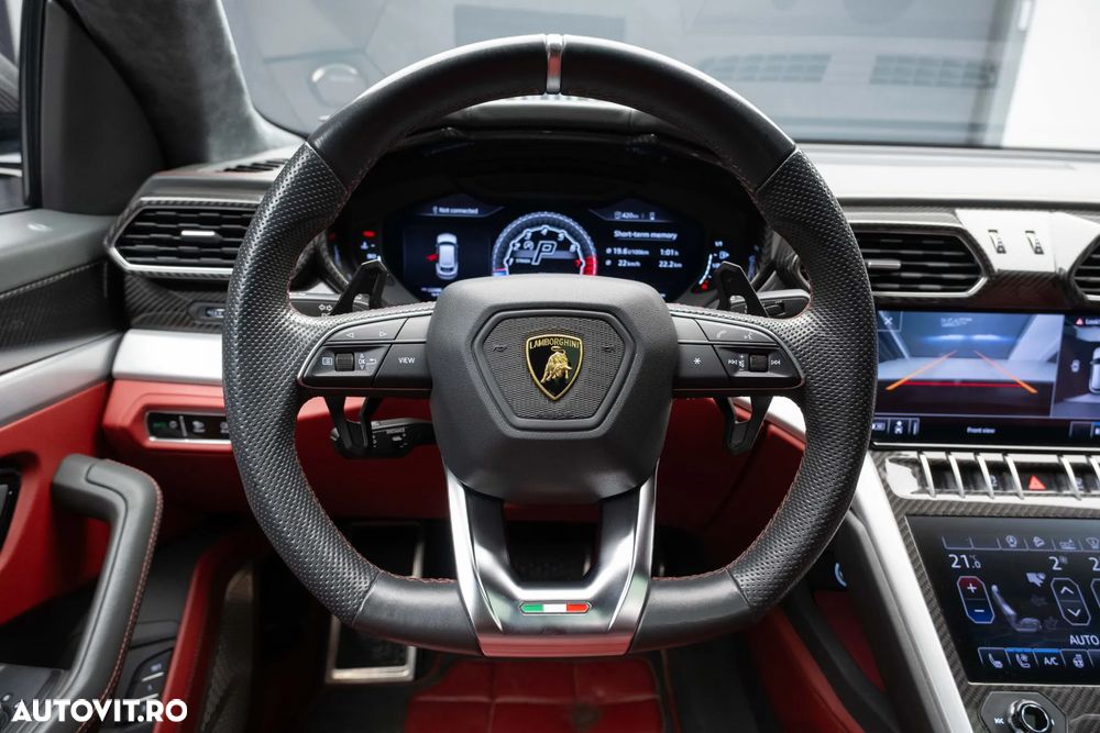 Lamborghini URUS - 12