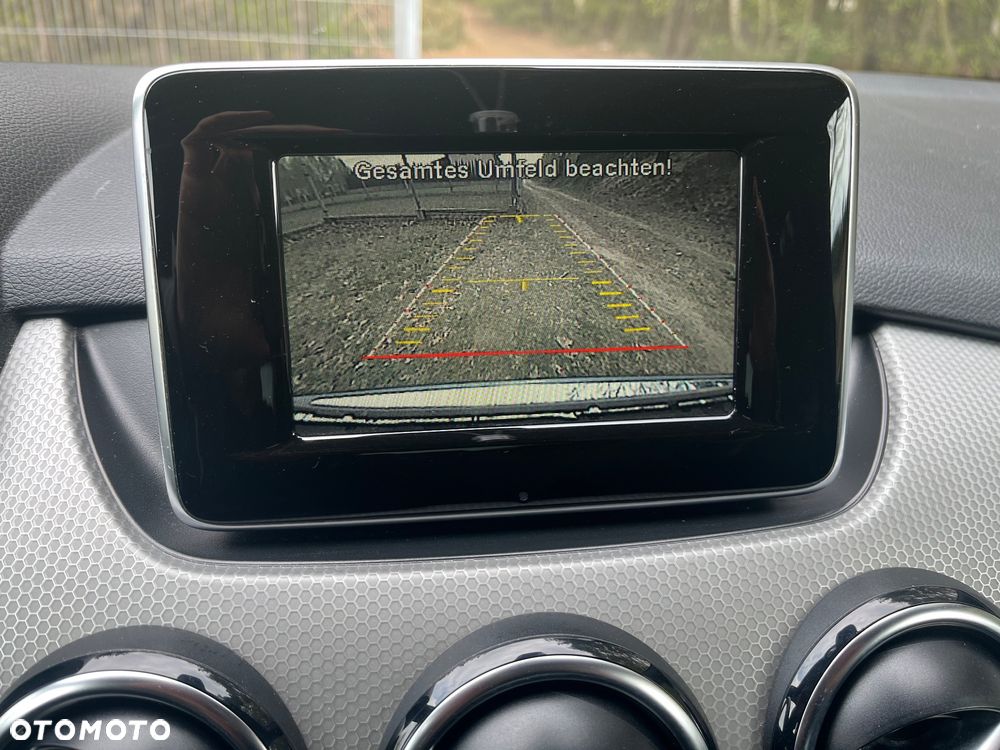 Mercedes-Benz Klasa B 180 Edition - 16