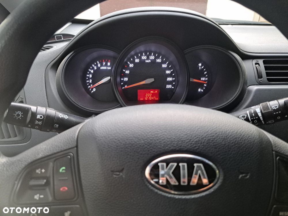 Kia Rio 1.2 L - 8