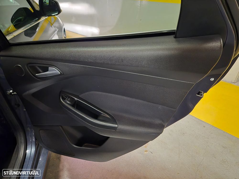 Ford Focus SW 1.6 TDCi Titanium Best - 34